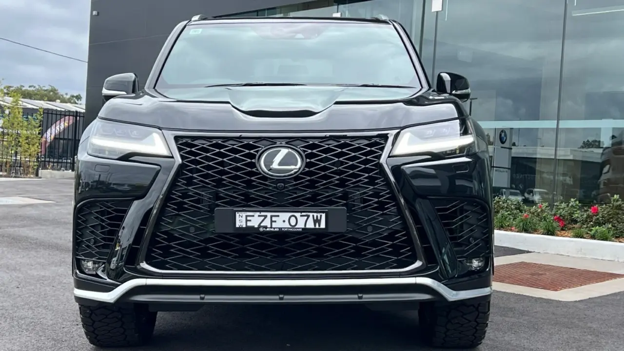 2023 Lexus LX500d Image 2