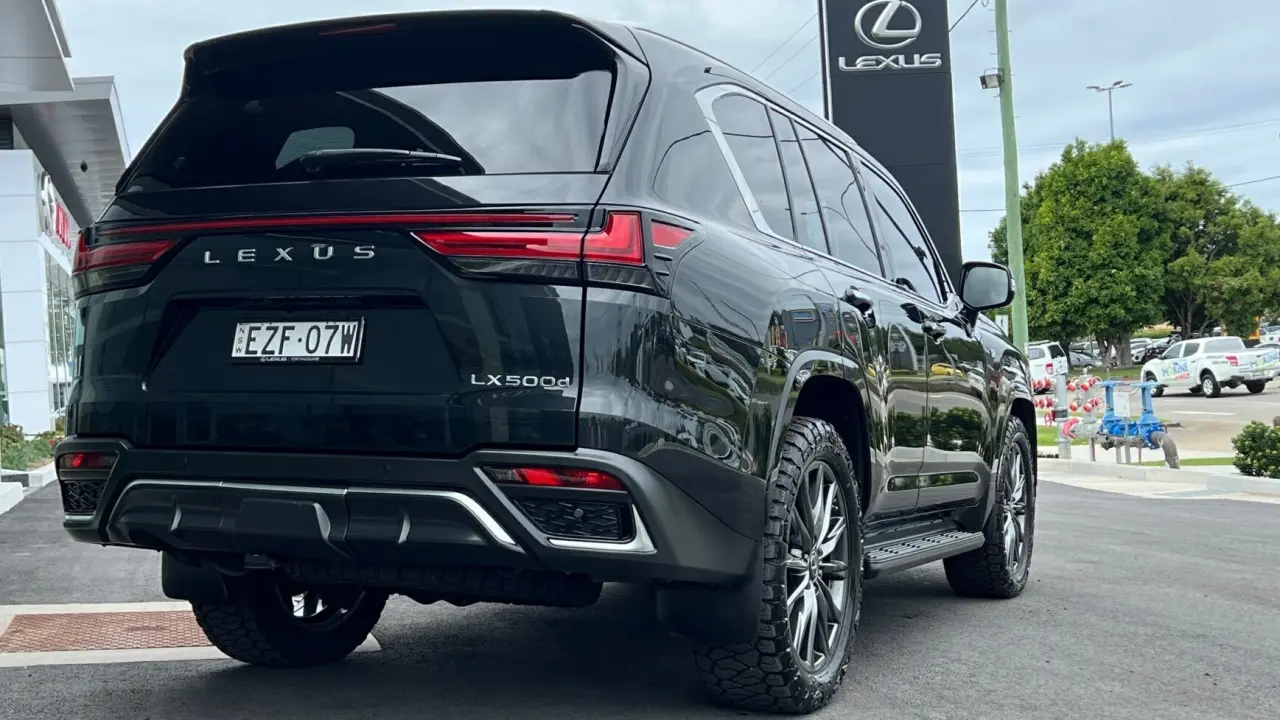 2023 Lexus LX500d Image 4