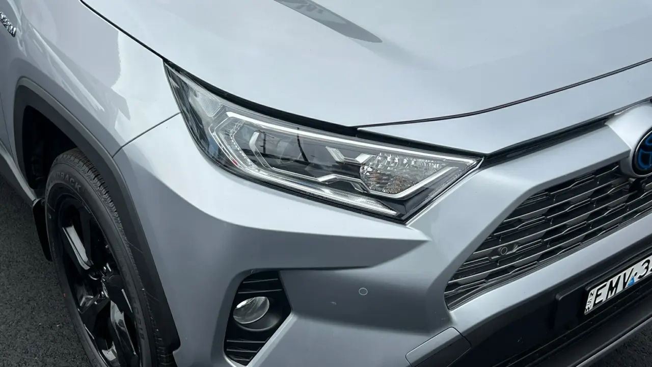 2021 Toyota Rav4 Hybrid Image 3