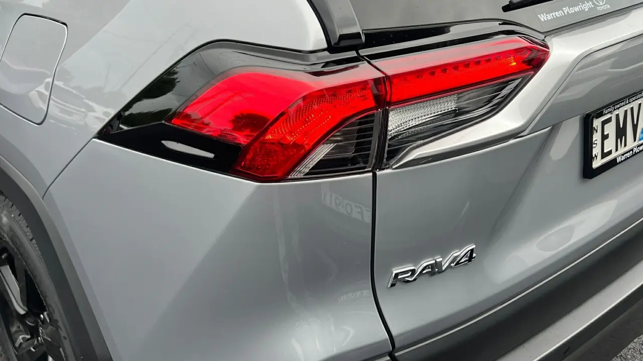 2021 Toyota Rav4 Hybrid Image 6