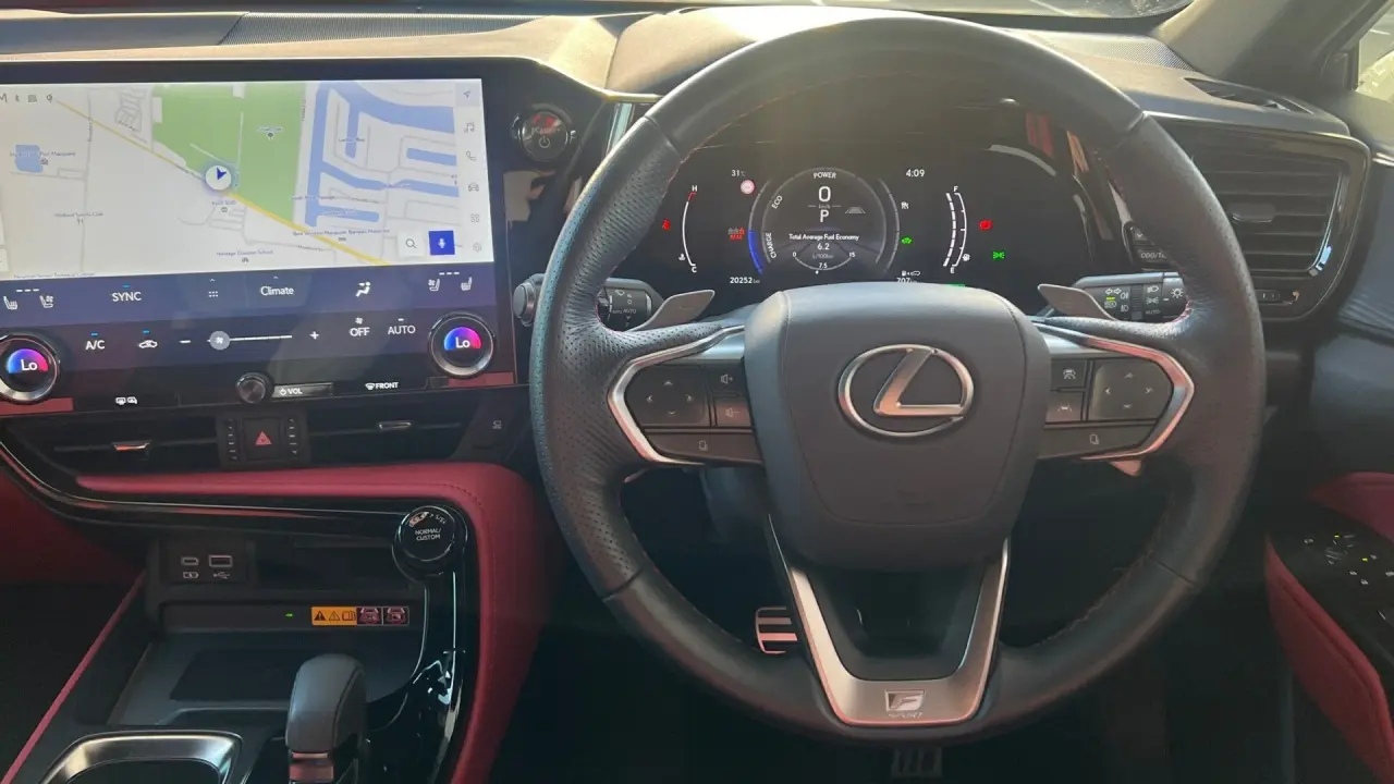 2023 Lexus NX350H Image 12