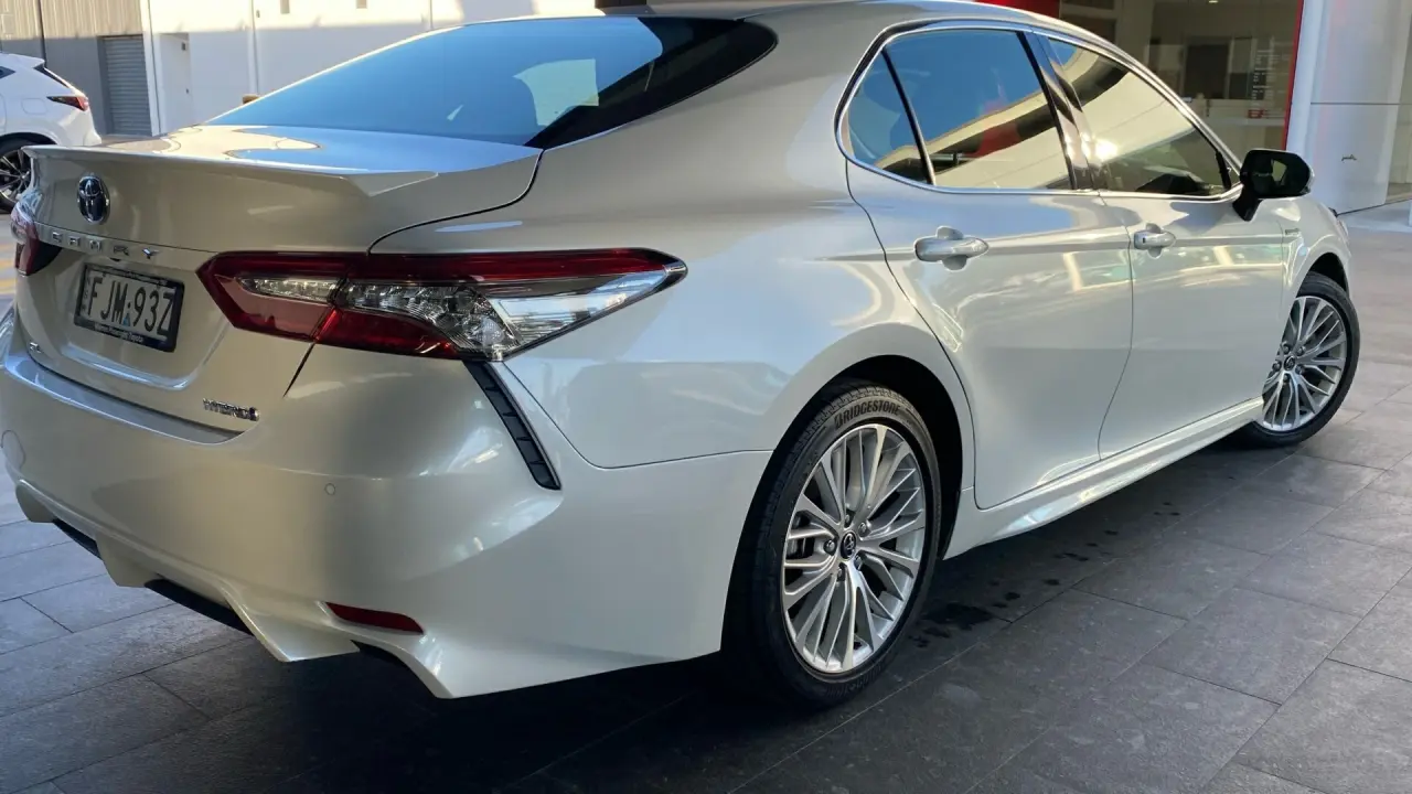 2018 Toyota Camry Hybrid Image 6