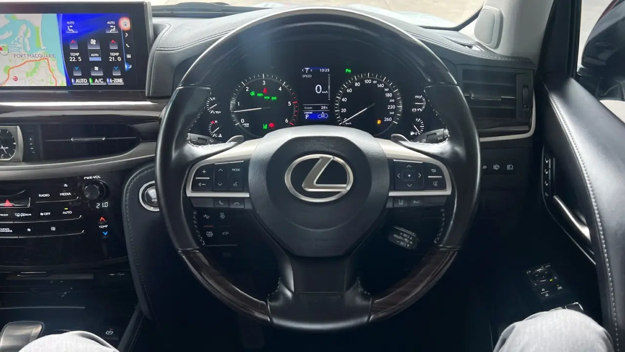 2020 Lexus LX450D Image 11