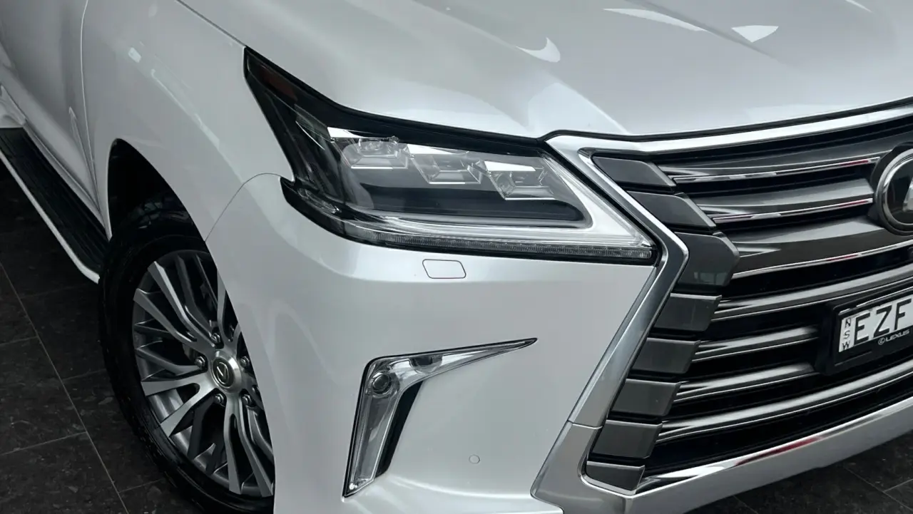 2020 Lexus LX450D Image 3