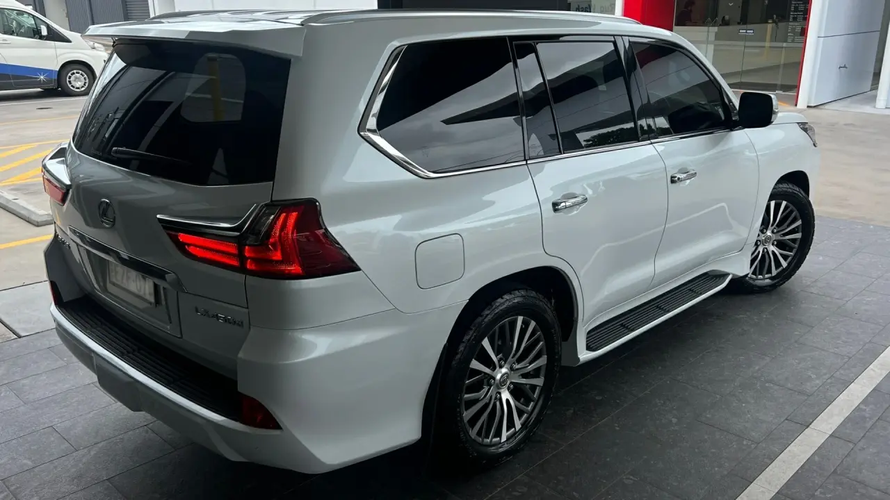 2020 Lexus LX450D Image 4