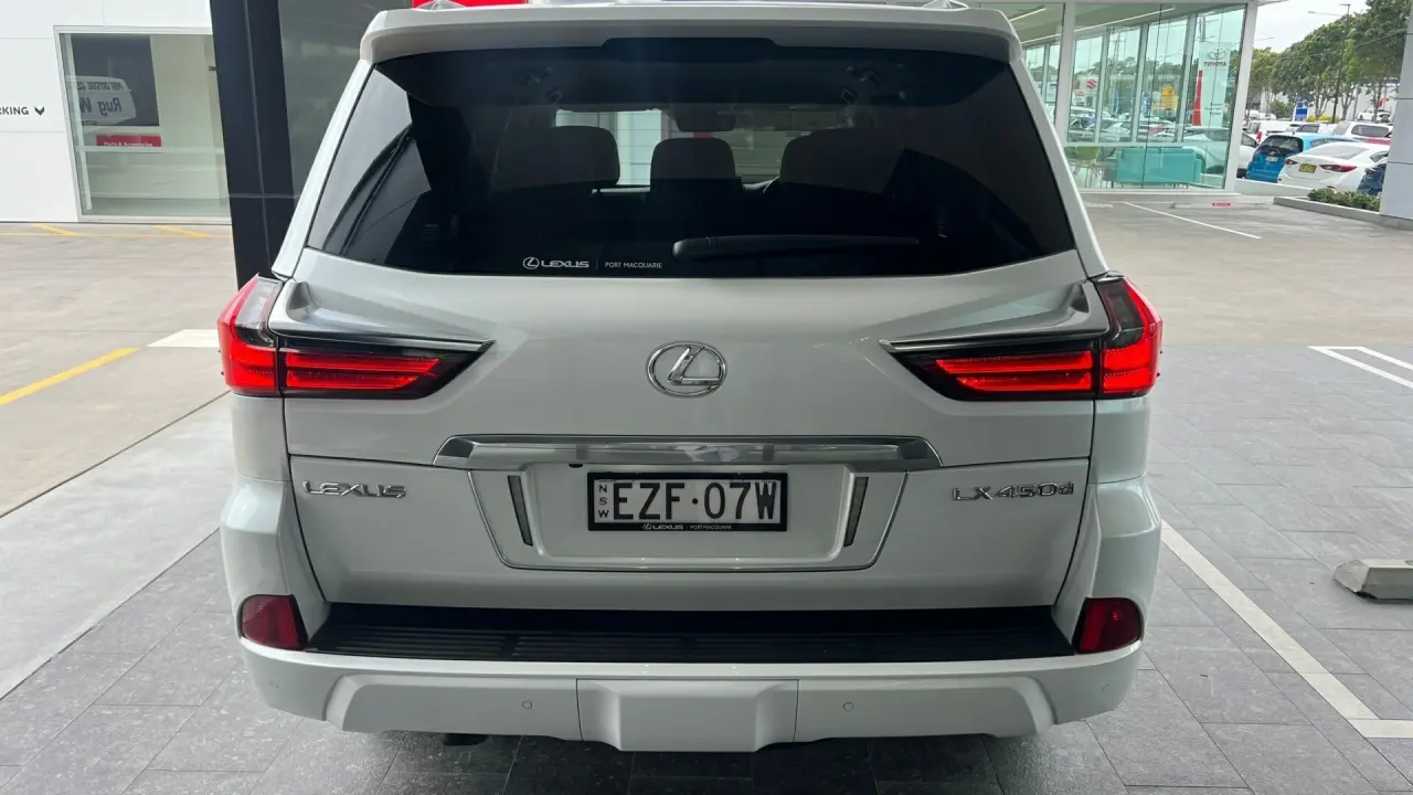 2020 Lexus LX450D Image 5