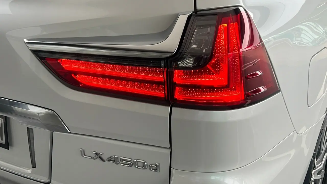 2020 Lexus LX450D Image 6