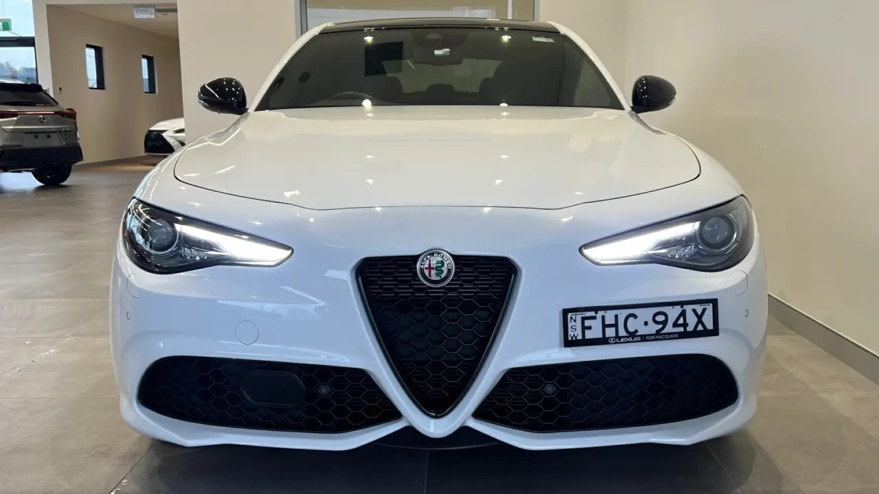 2021 ALFA ROMEO GIULIA Image 2