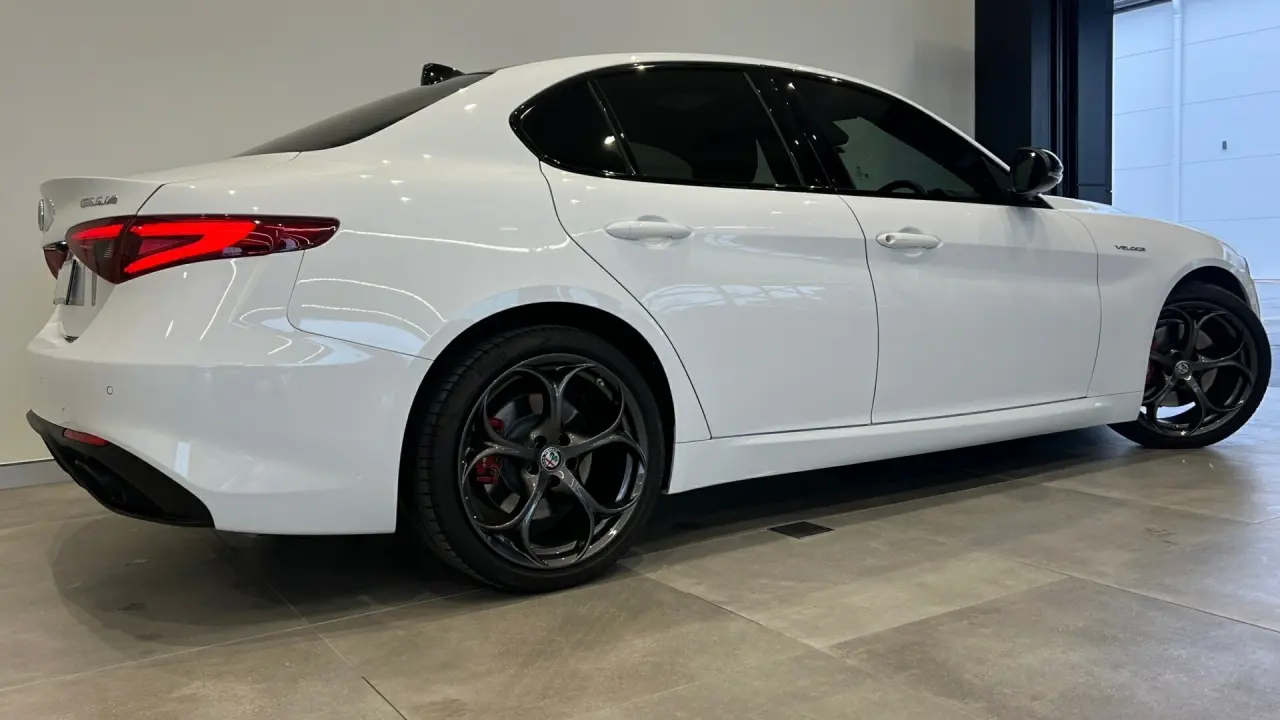 2021 ALFA ROMEO GIULIA Image 4