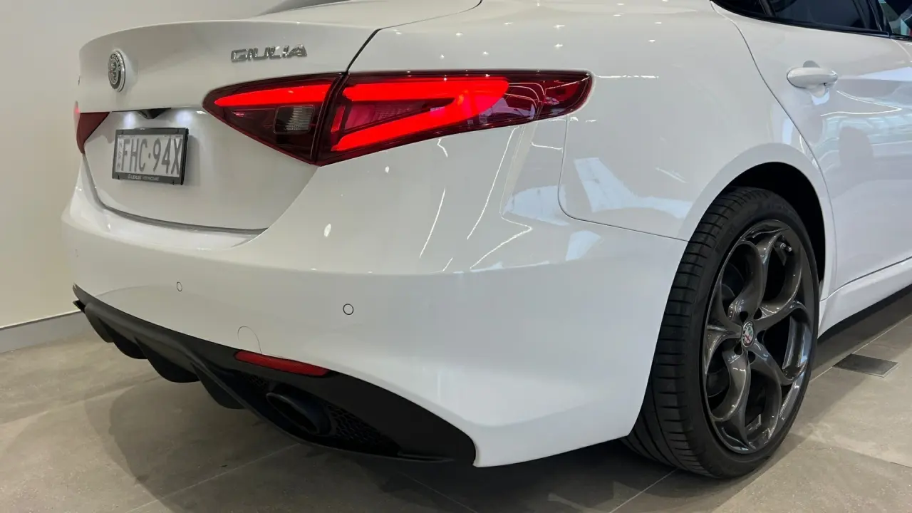 2021 ALFA ROMEO GIULIA Image 5