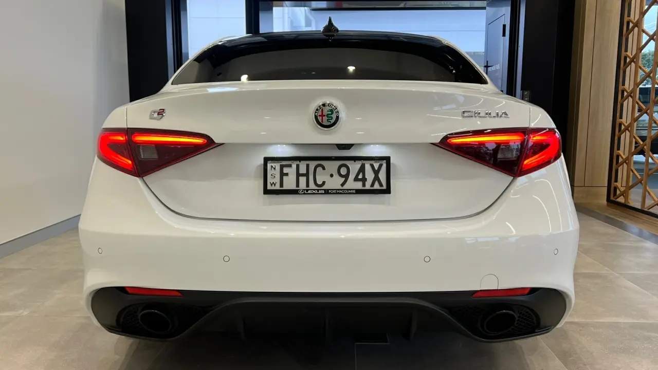 2021 ALFA ROMEO GIULIA Image 7