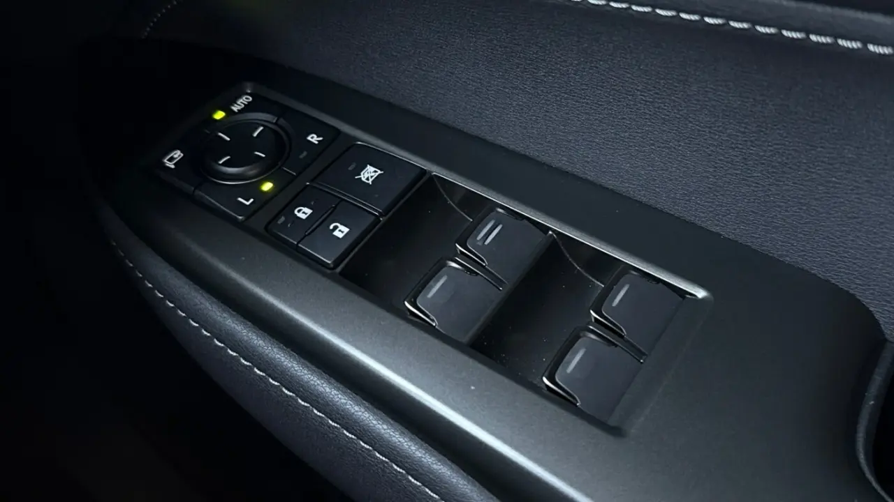 2024 Lexus NX350H Gallery Image 16