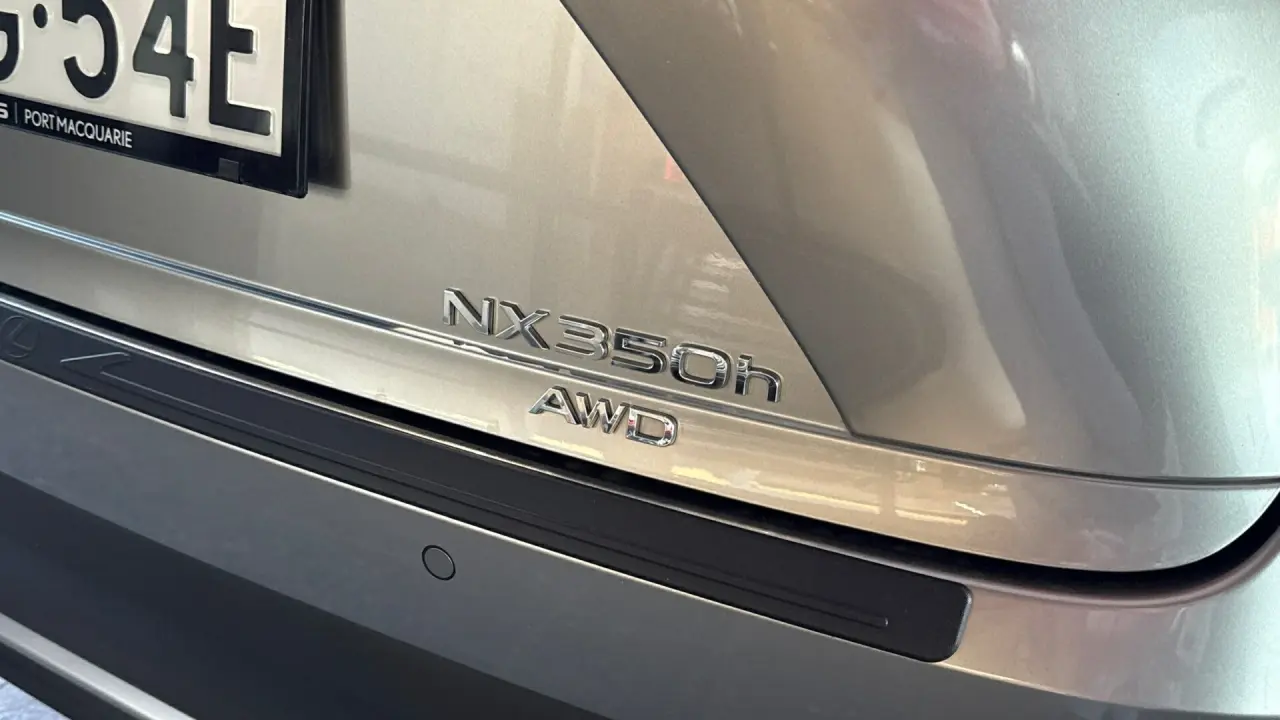 2024 Lexus NX350H Gallery Image 5