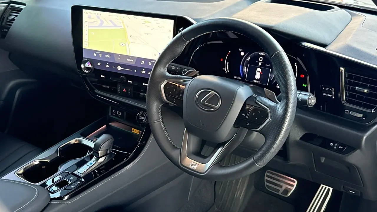 2024 Lexus NX350H Gallery Image 8
