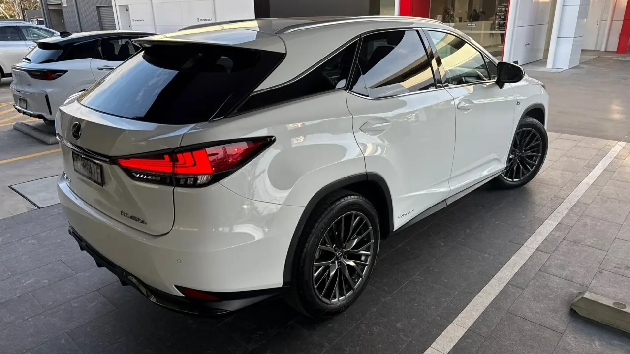 2020 Lexus RX450h Gallery Image 4