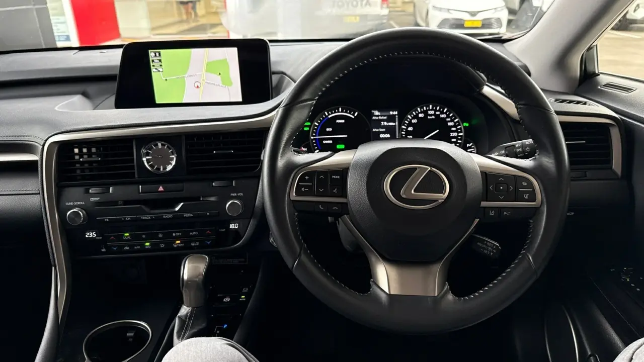 2019 Lexus RX450h Gallery Image 11
