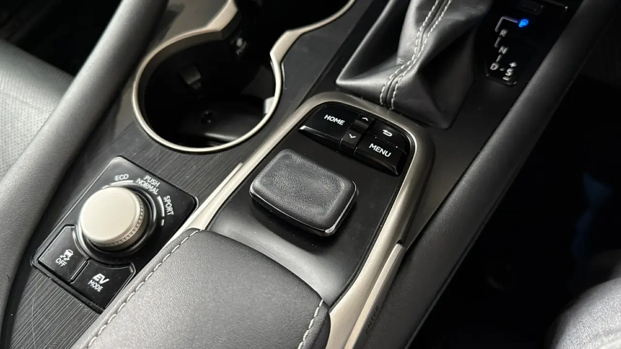 2019 Lexus RX450h Gallery Image 19