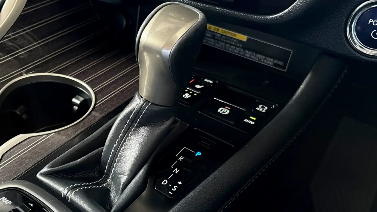 2019 Lexus RX450h Gallery Image 17