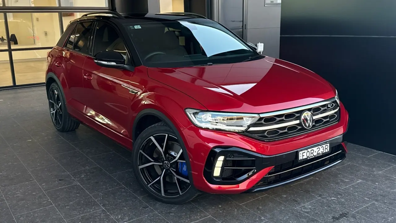 2024 VOLKSWAGEN T-ROC Gallery Image 1