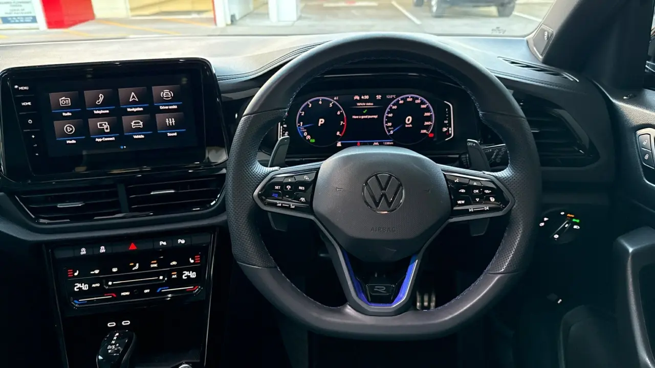 2024 VOLKSWAGEN T-ROC Gallery Image 10