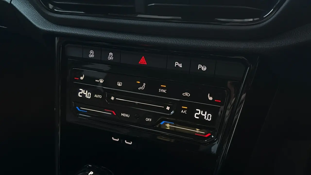 2024 VOLKSWAGEN T-ROC Gallery Image 15
