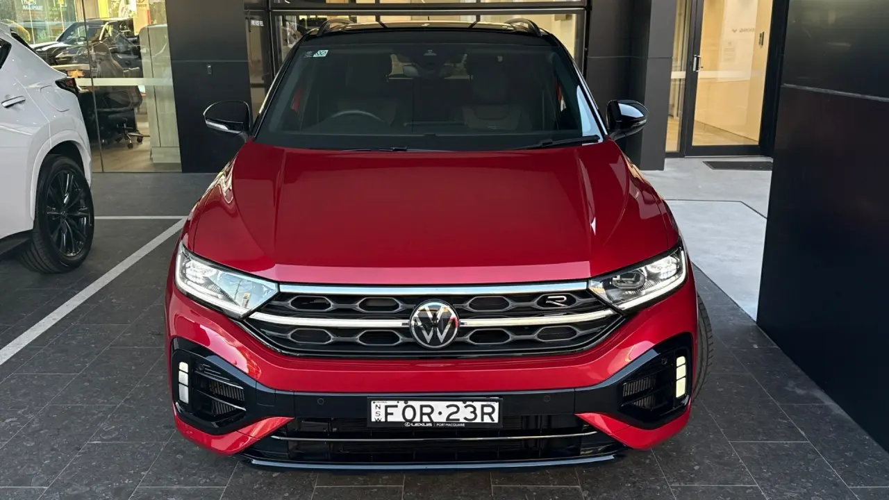 2024 VOLKSWAGEN T-ROC Gallery Image 2