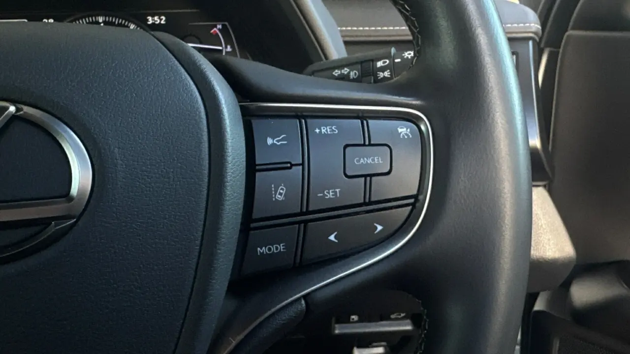 2018 Lexus UX200 Gallery Image 10