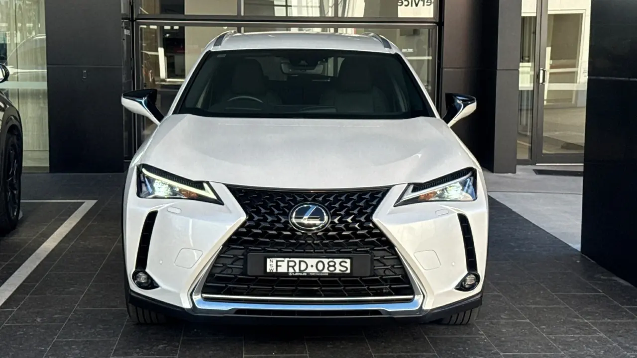 2018 Lexus UX200 Gallery Image 2