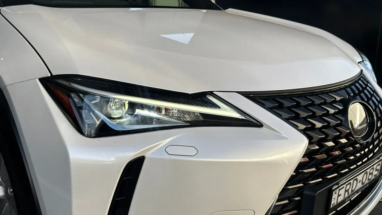 2018 Lexus UX200 Gallery Image 3