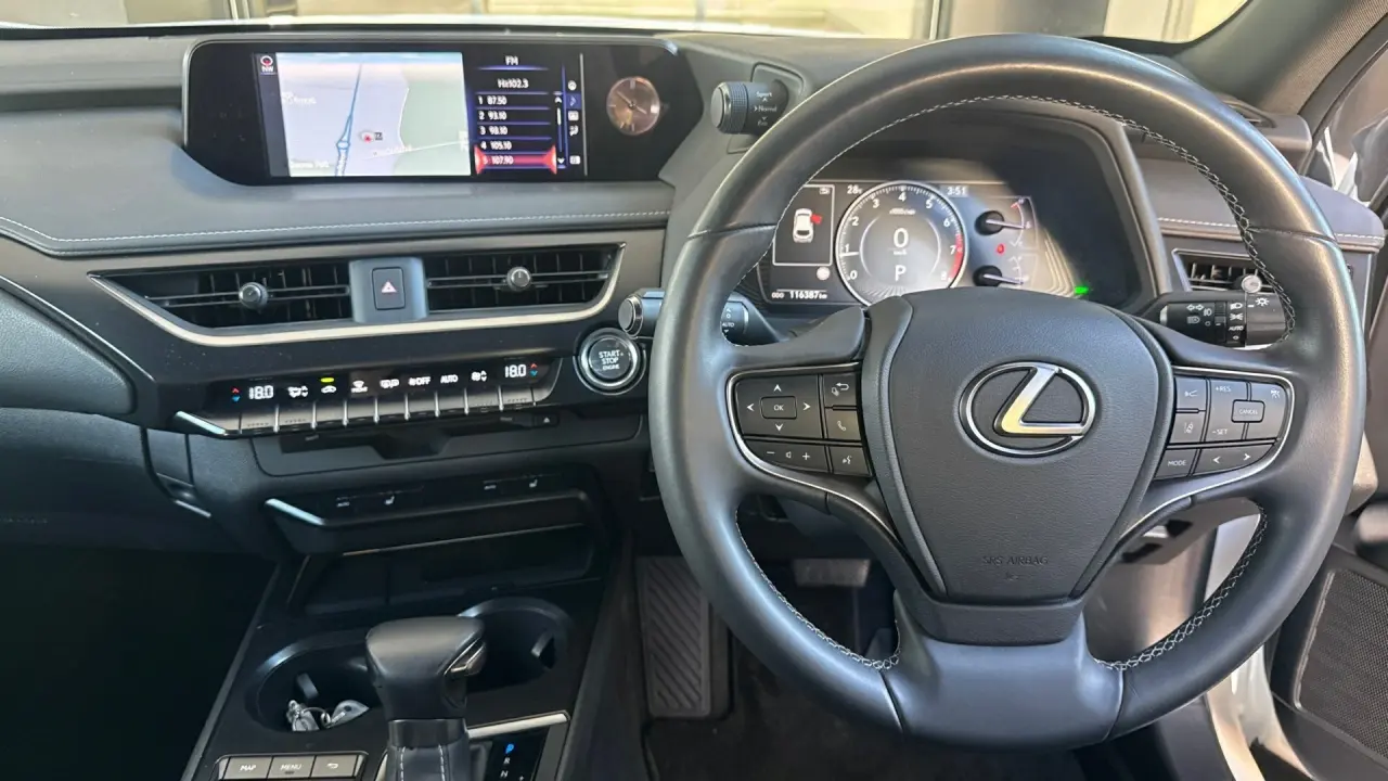 2018 Lexus UX200 Gallery Image 8