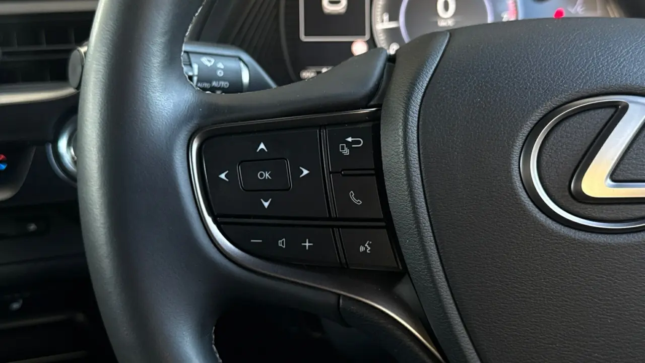 2018 Lexus UX200 Gallery Image 9