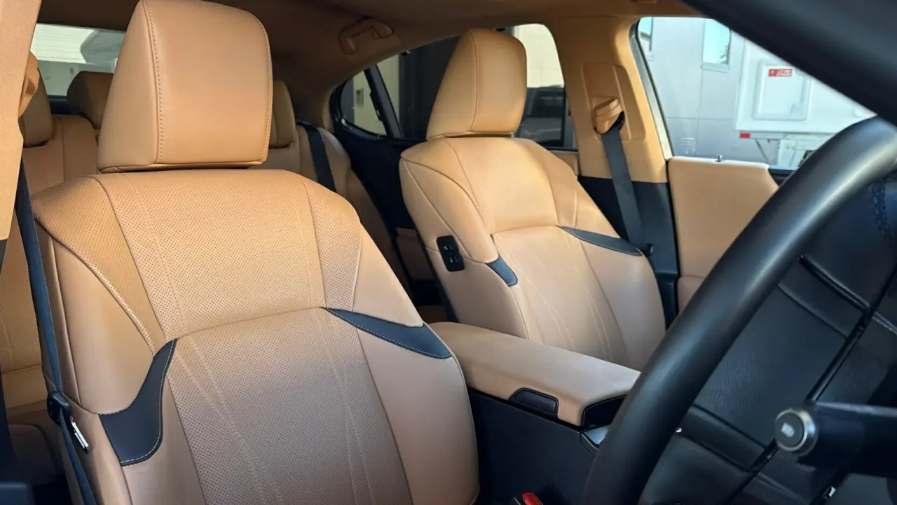 2023 Lexus ES300h Gallery Image 11