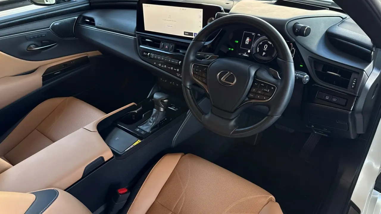 2023 Lexus ES300h Gallery Image 12