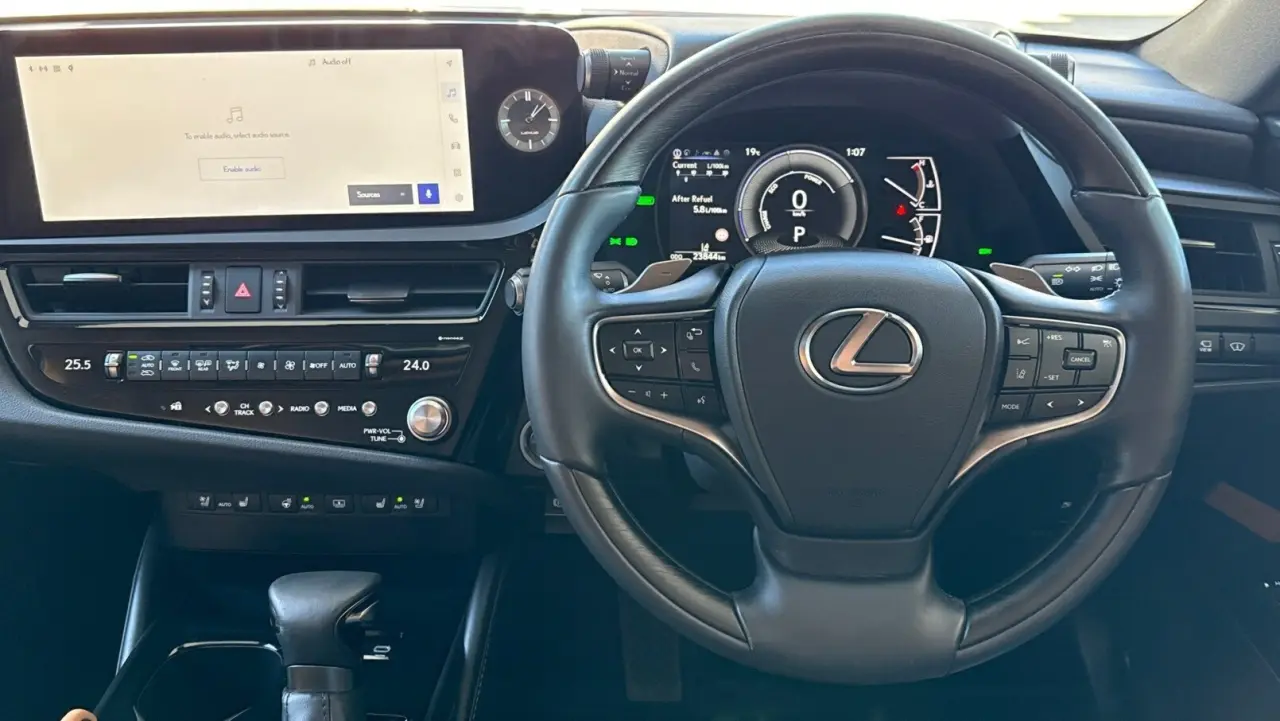 2023 Lexus ES300h Gallery Image 13