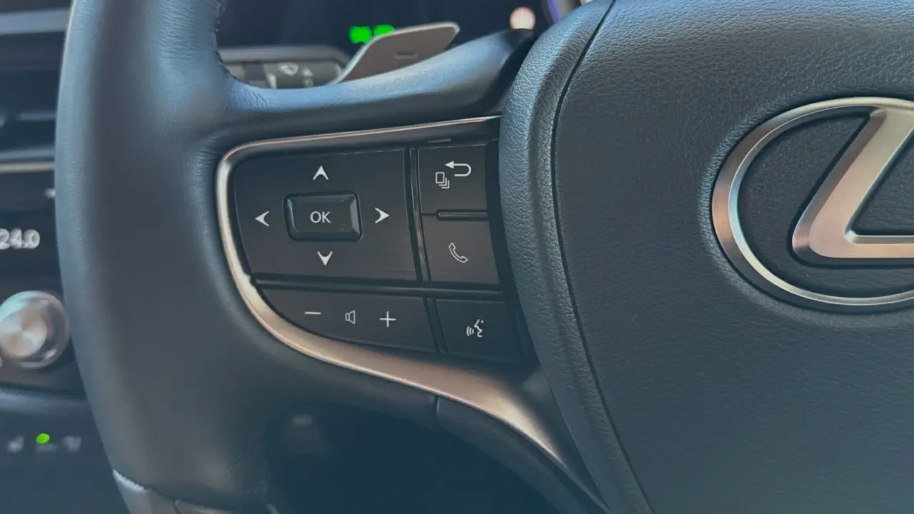 2023 Lexus ES300h Gallery Image 14