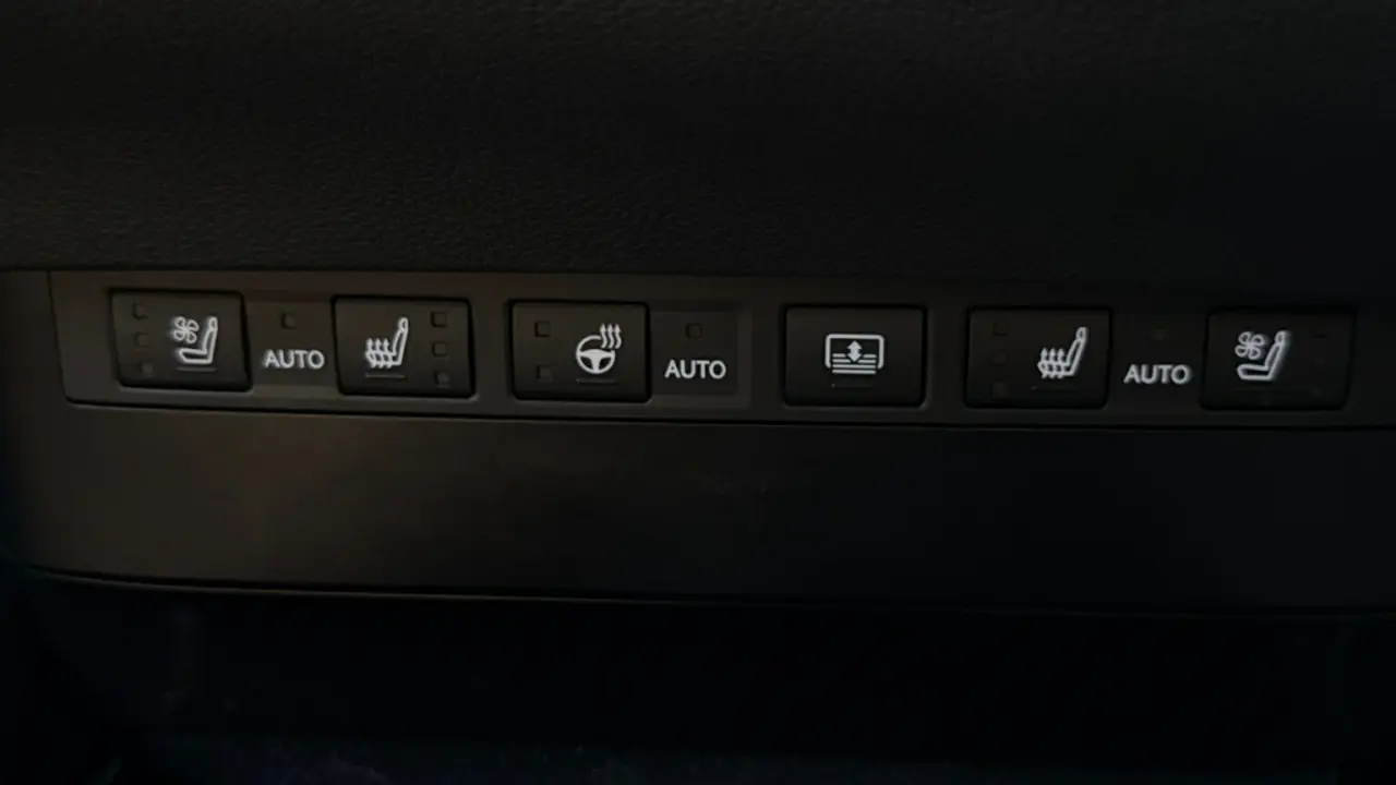 2023 Lexus ES300h Gallery Image 19