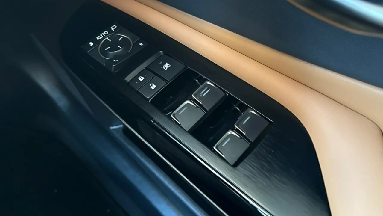 2023 Lexus ES300h Gallery Image 21