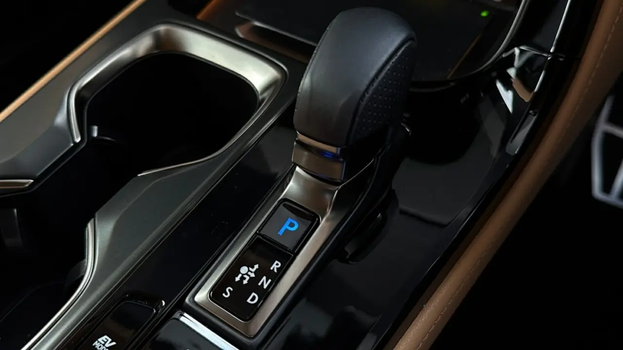 2024 Lexus NX350H Gallery Image 16