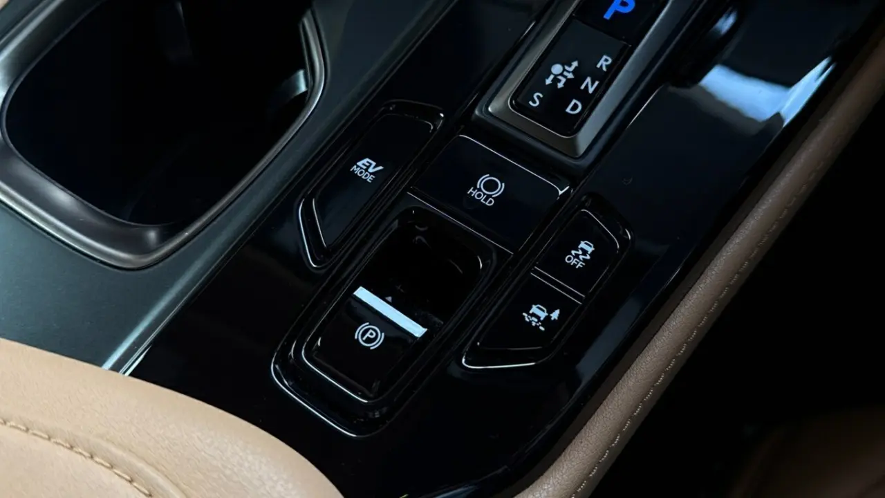 2024 Lexus NX350H Gallery Image 17