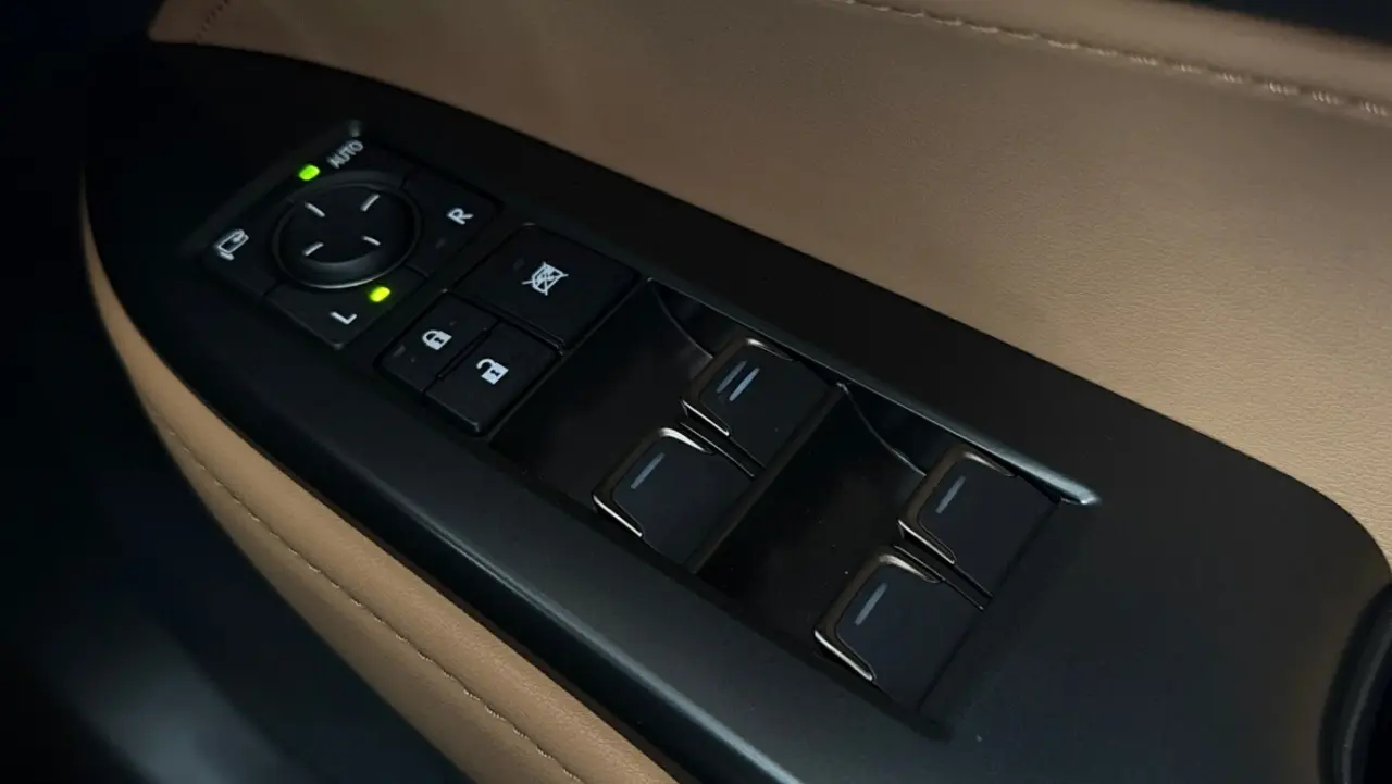 2024 Lexus NX350H Gallery Image 18