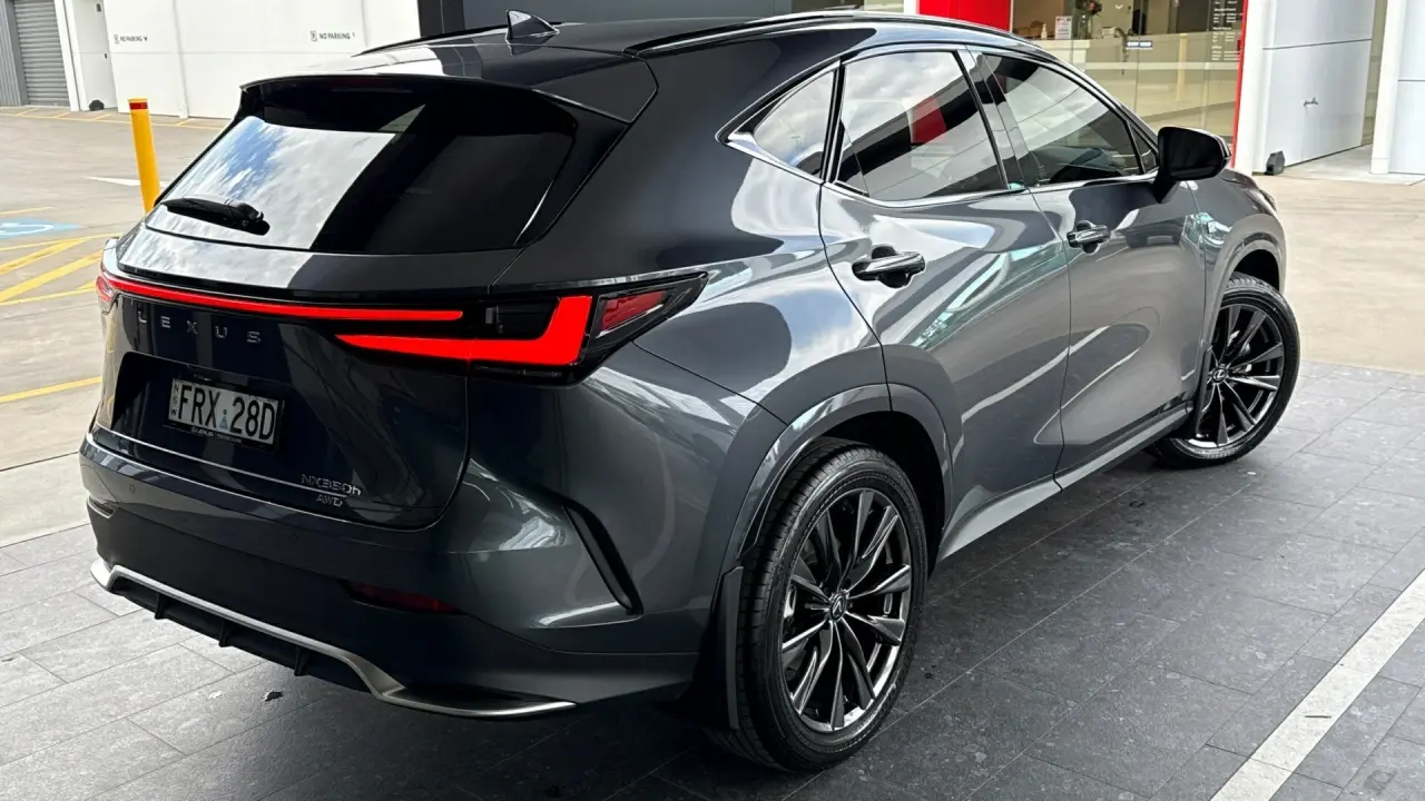 2024 Lexus NX350H Gallery Image 4