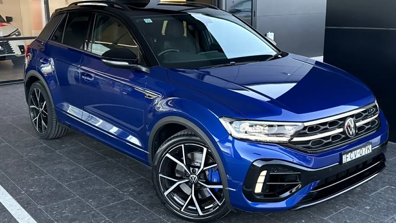 2023 VOLKSWAGEN T-ROC Gallery Image 1