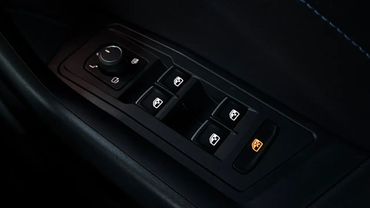 2023 VOLKSWAGEN T-ROC Gallery Image 19