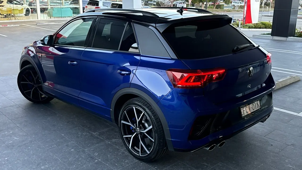 2023 VOLKSWAGEN T-ROC Gallery Image 4