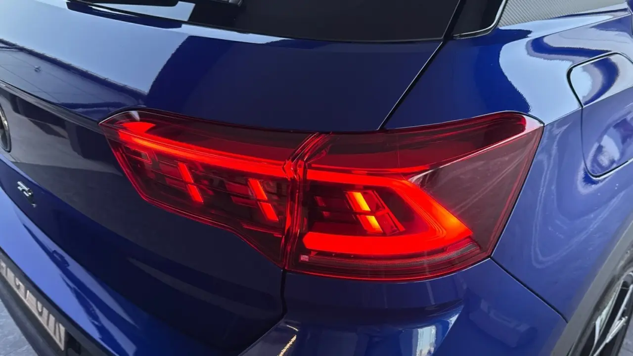 2023 VOLKSWAGEN T-ROC Gallery Image 6