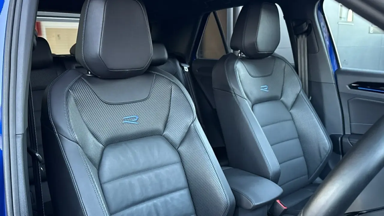 2023 VOLKSWAGEN T-ROC Gallery Image 9