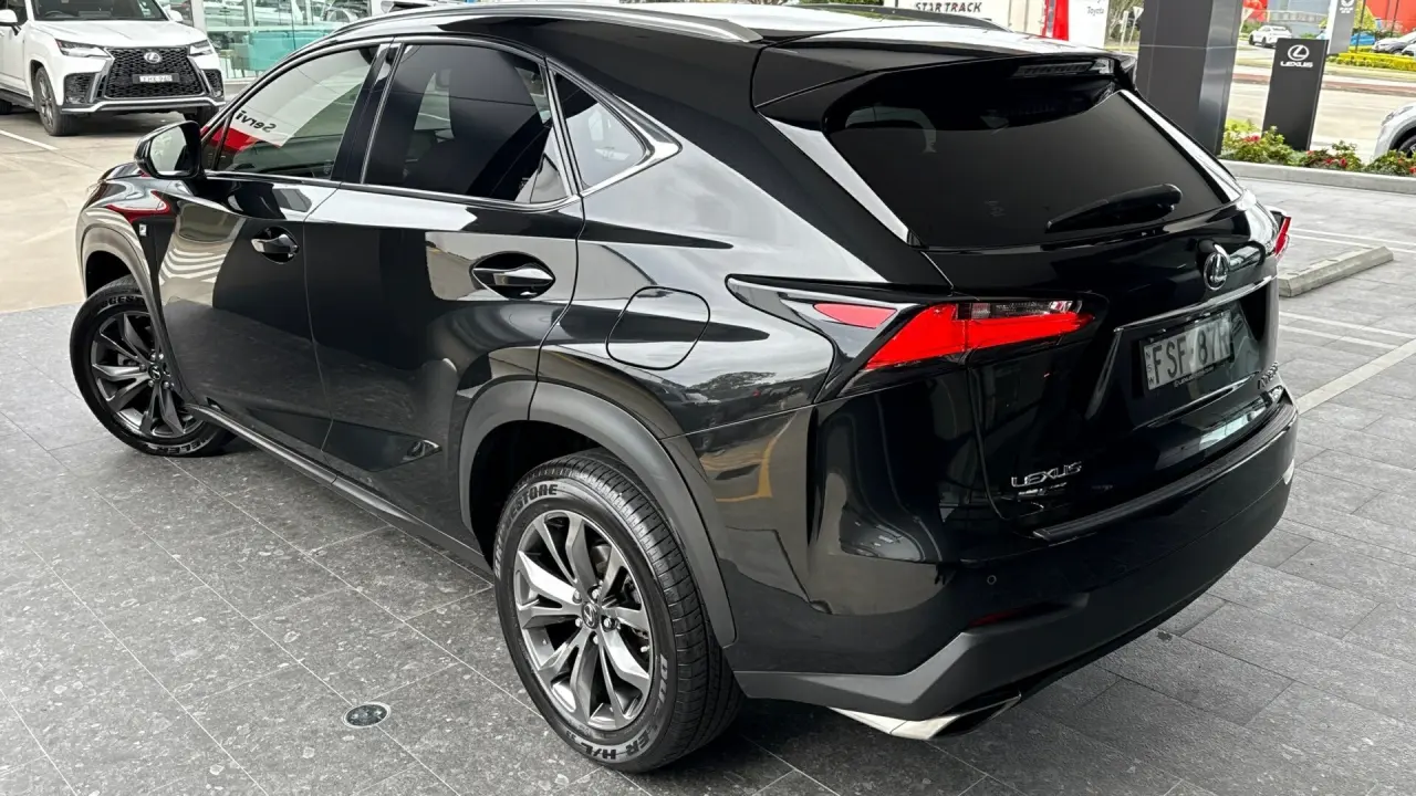 2015 Lexus NX200t Gallery Image 4