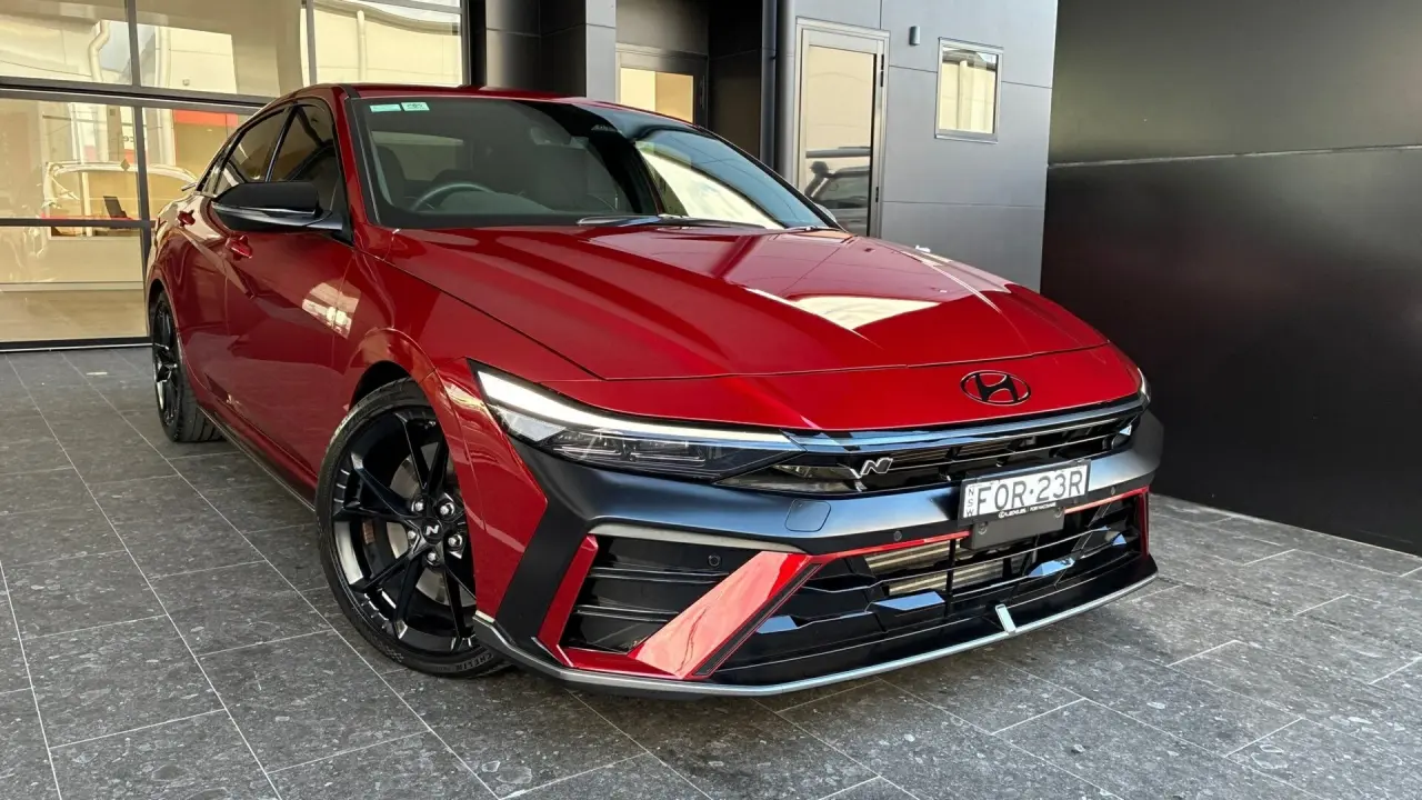 2024 HYUNDAI i30 Gallery Image 1