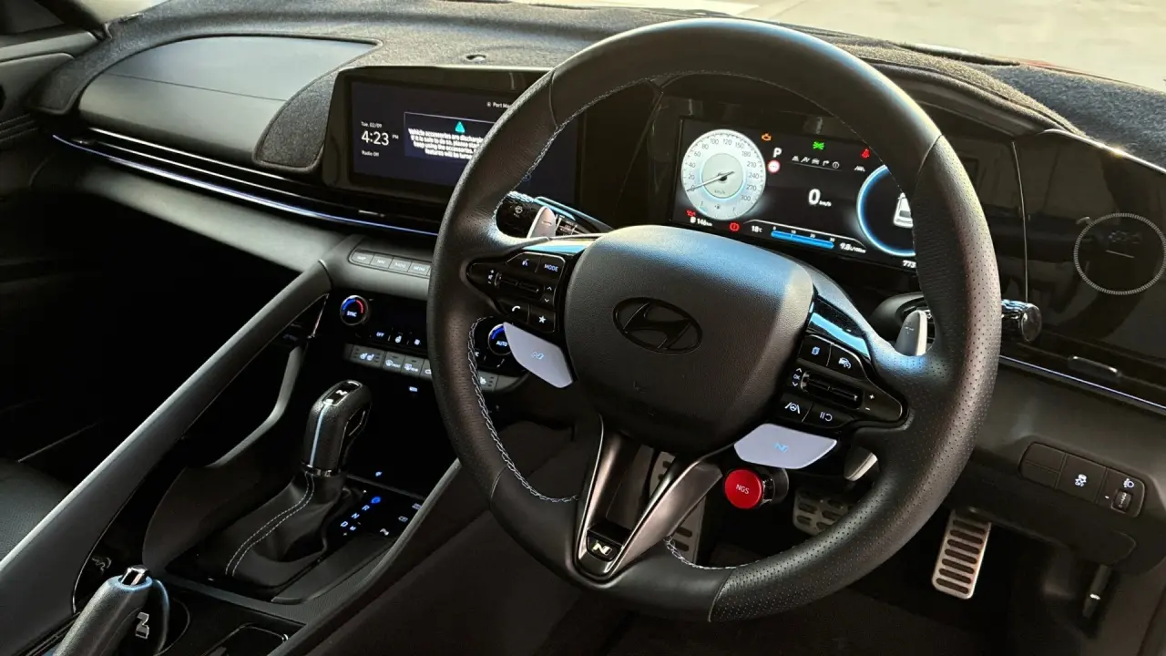 2024 HYUNDAI i30 Gallery Image 8