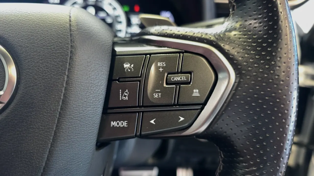 2022 Lexus LX500d Gallery Image 11